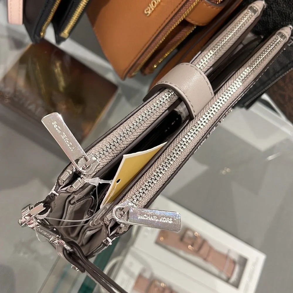 MICHAEL KORS LARGE DOUBLE ZIP WRISTLET PHONEHOLDER WALLET CLUTCH 
BRIGHT WHITE - Picture 12 of 16